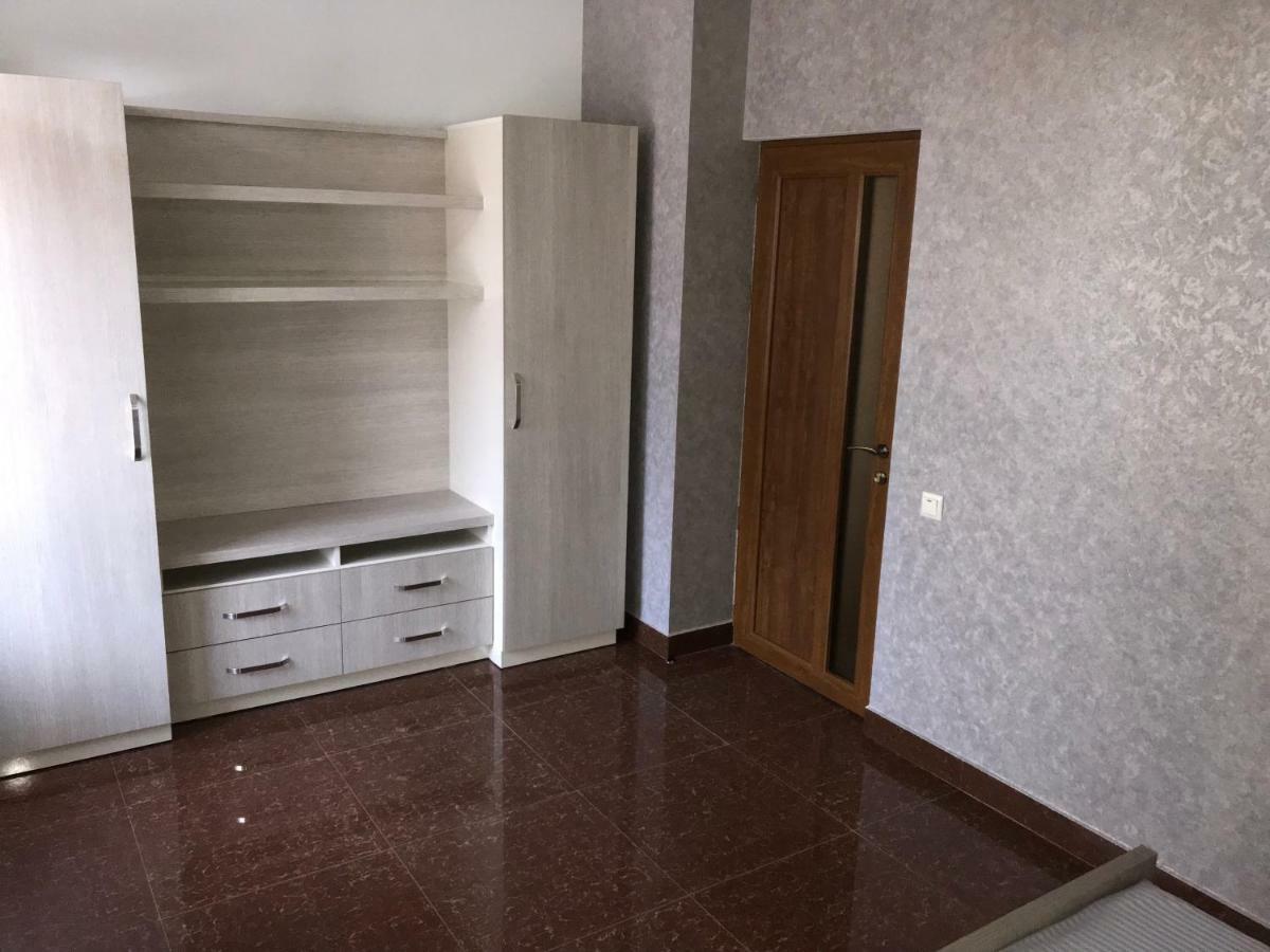 יירבאן Liko Hostel מראה חיצוני תמונה