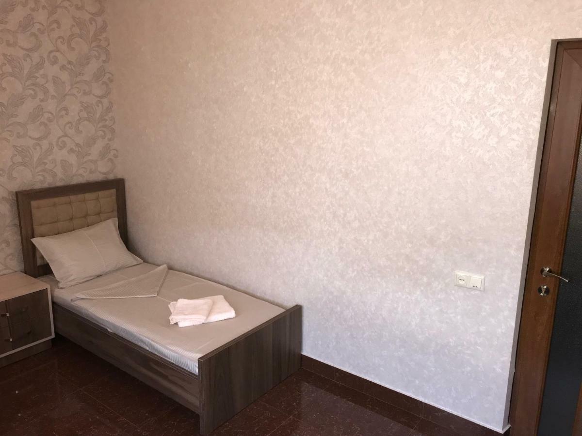יירבאן Liko Hostel מראה חיצוני תמונה