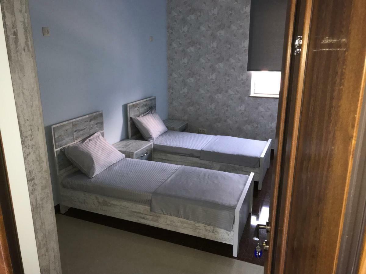 יירבאן Liko Hostel מראה חיצוני תמונה