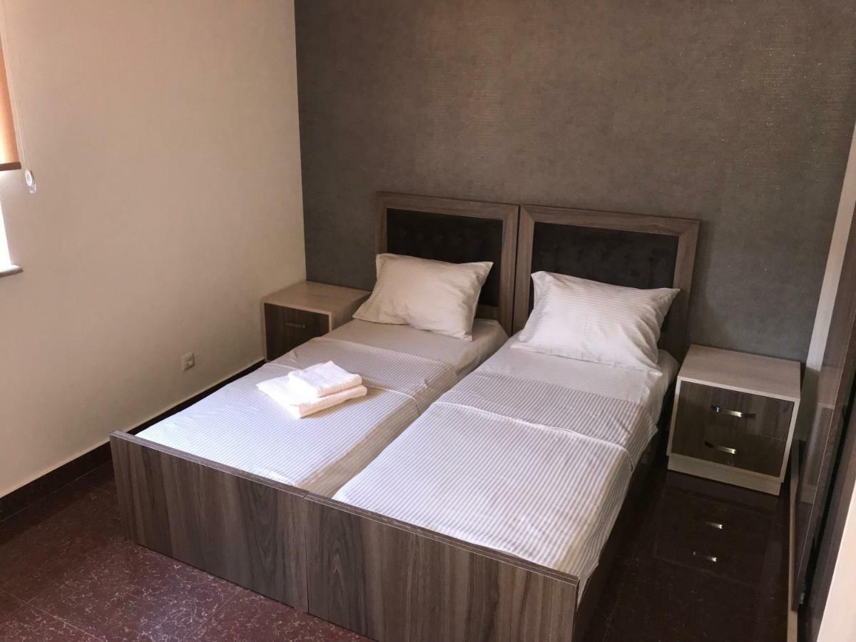 יירבאן Liko Hostel מראה חיצוני תמונה