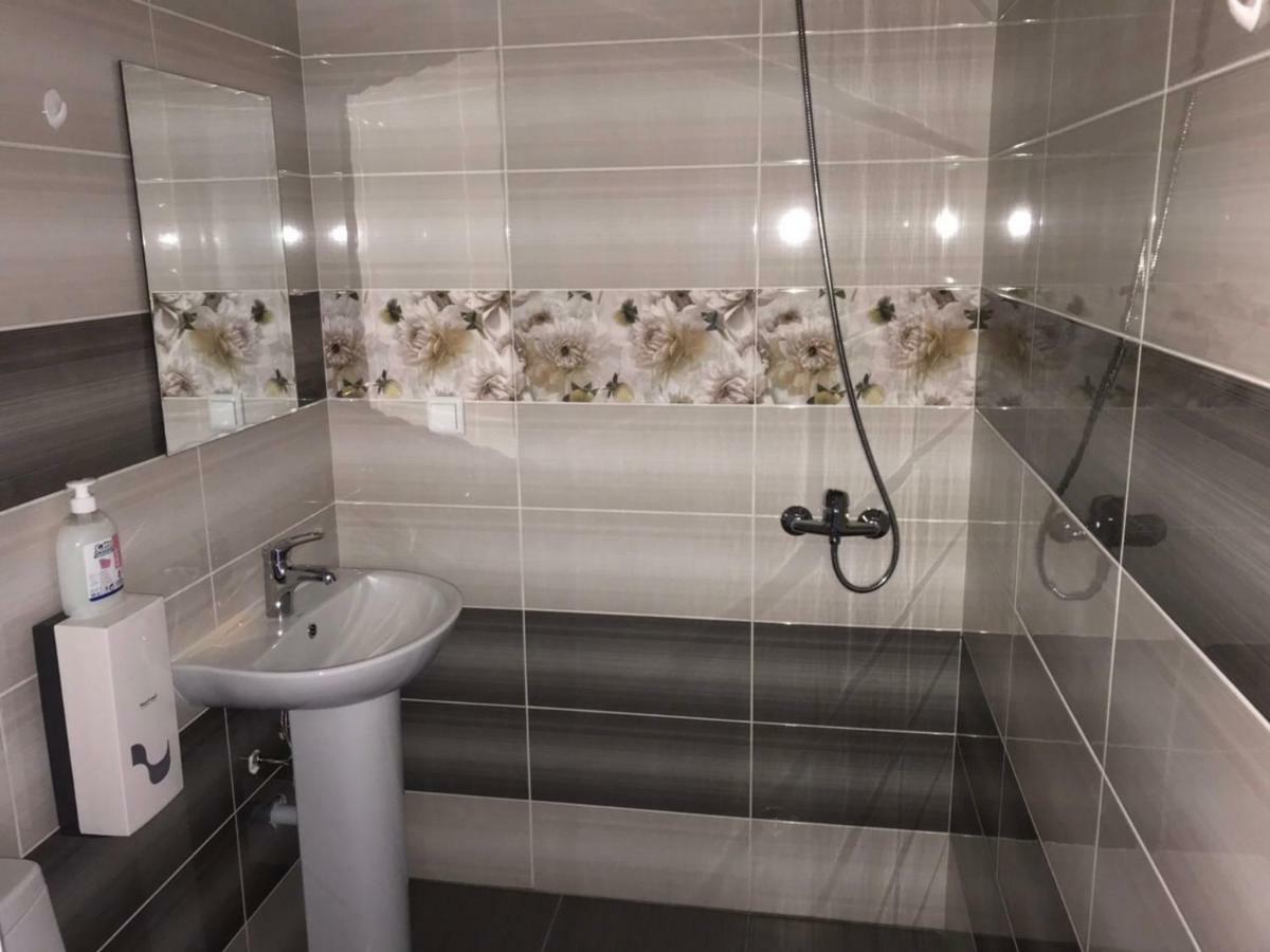 יירבאן Liko Hostel מראה חיצוני תמונה