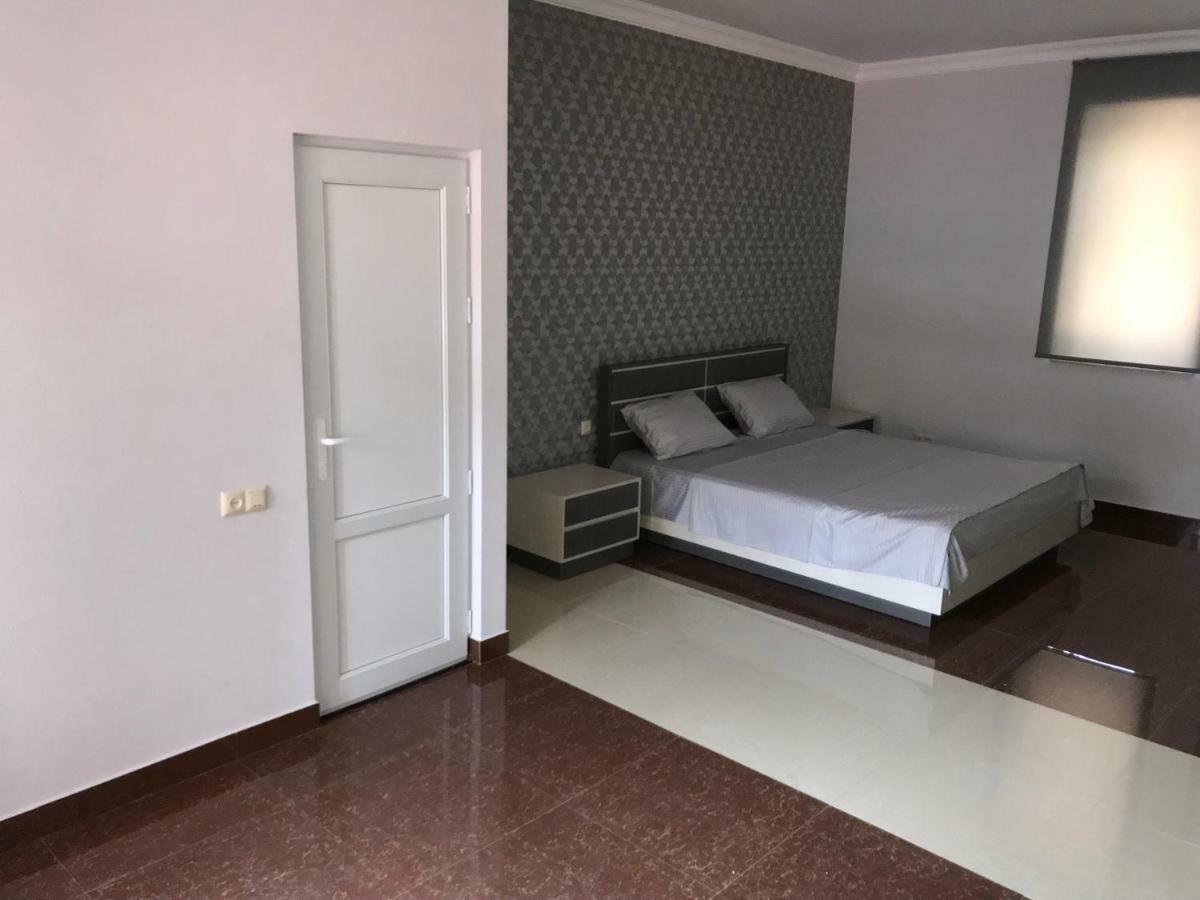 יירבאן Liko Hostel מראה חיצוני תמונה