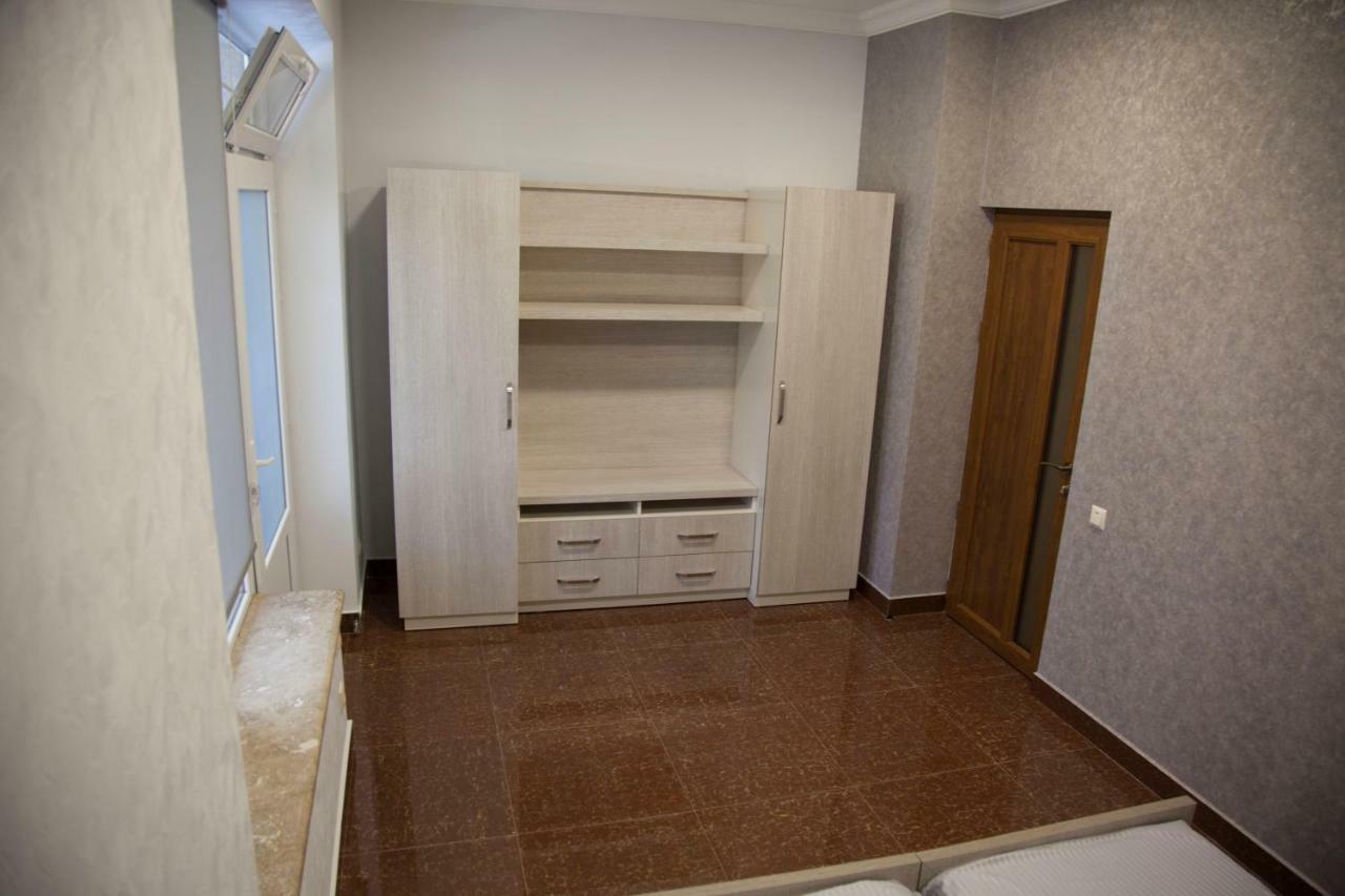 יירבאן Liko Hostel מראה חיצוני תמונה