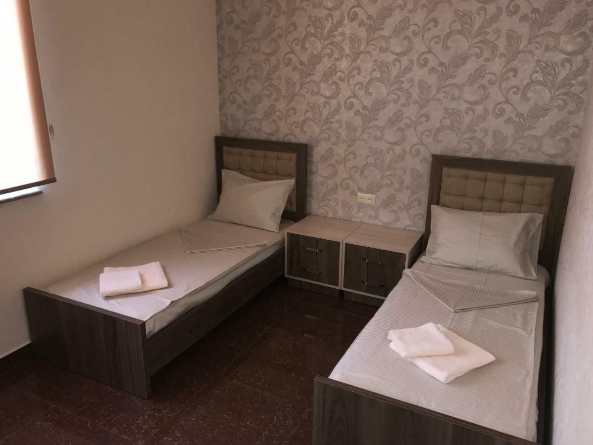 יירבאן Liko Hostel מראה חיצוני תמונה