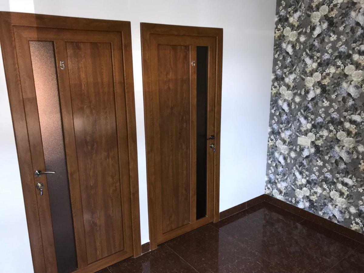 יירבאן Liko Hostel מראה חיצוני תמונה