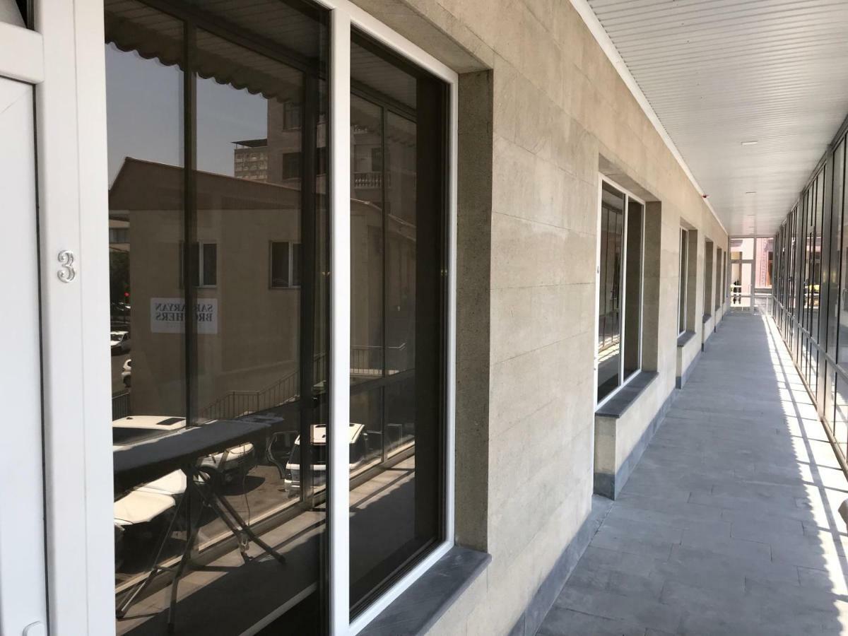 יירבאן Liko Hostel מראה חיצוני תמונה