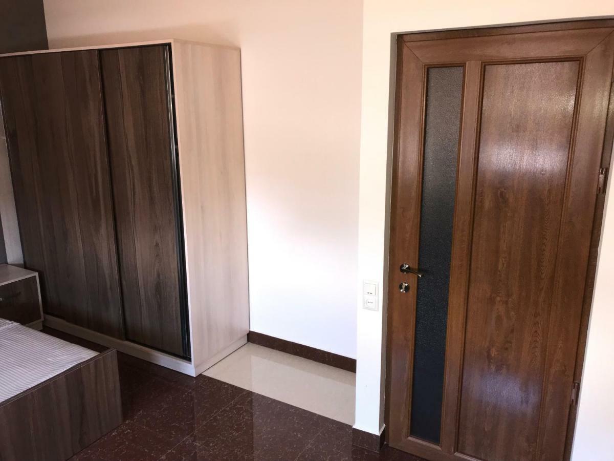 יירבאן Liko Hostel מראה חיצוני תמונה