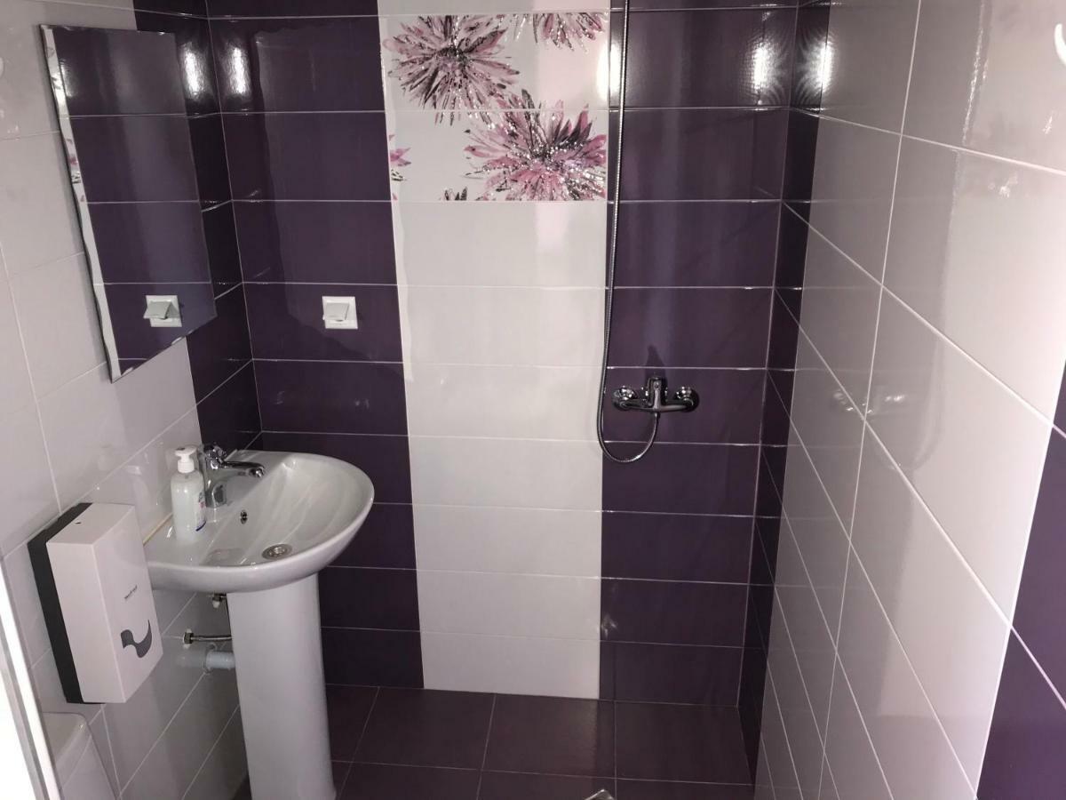 יירבאן Liko Hostel מראה חיצוני תמונה